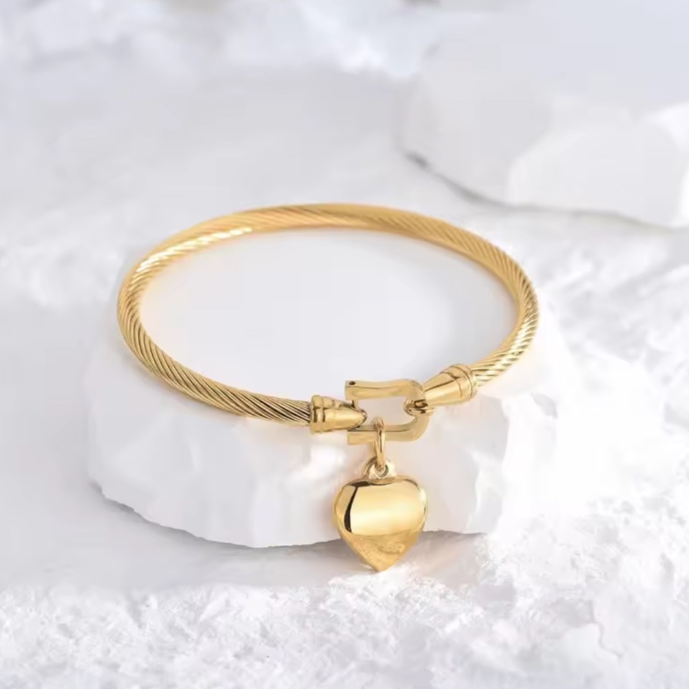 ✨ 18K Gold Plated Stainless Steel Heart Pendant Bangle Bracelet – Unisex Jewelry